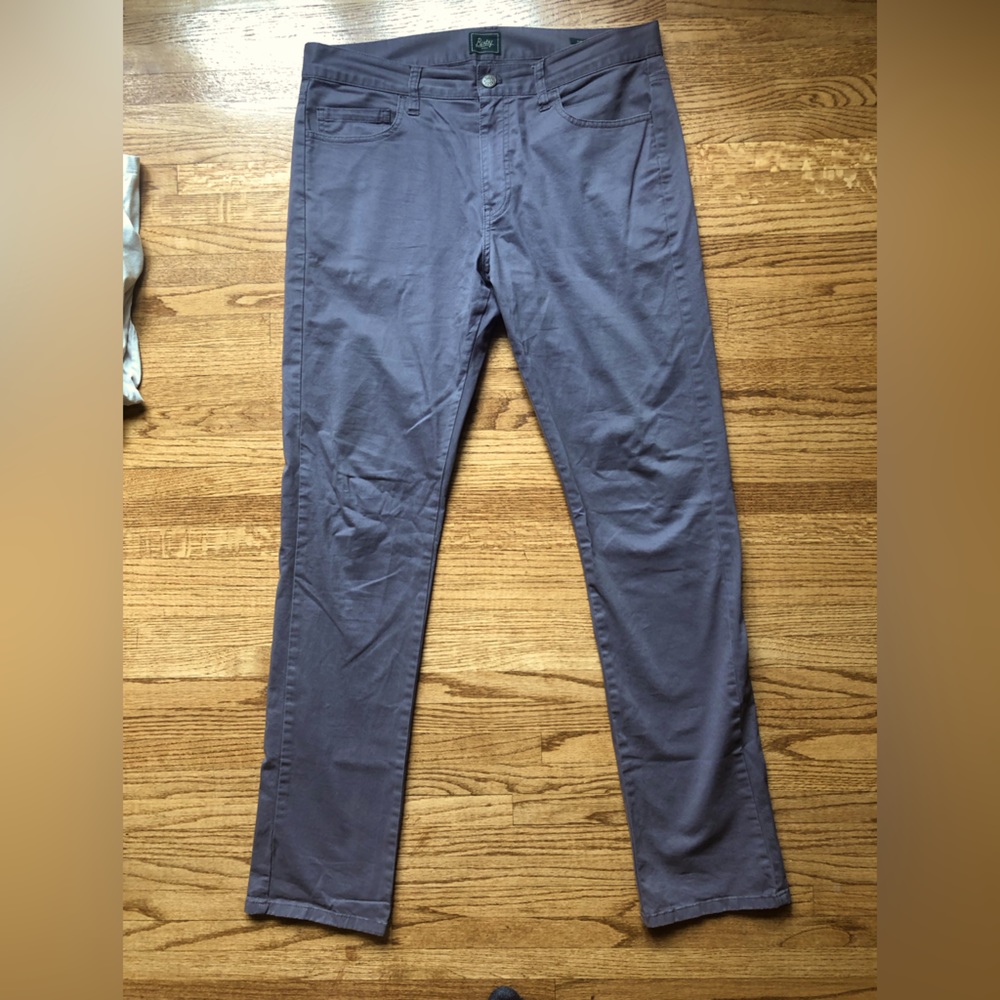 Men’s gray pants